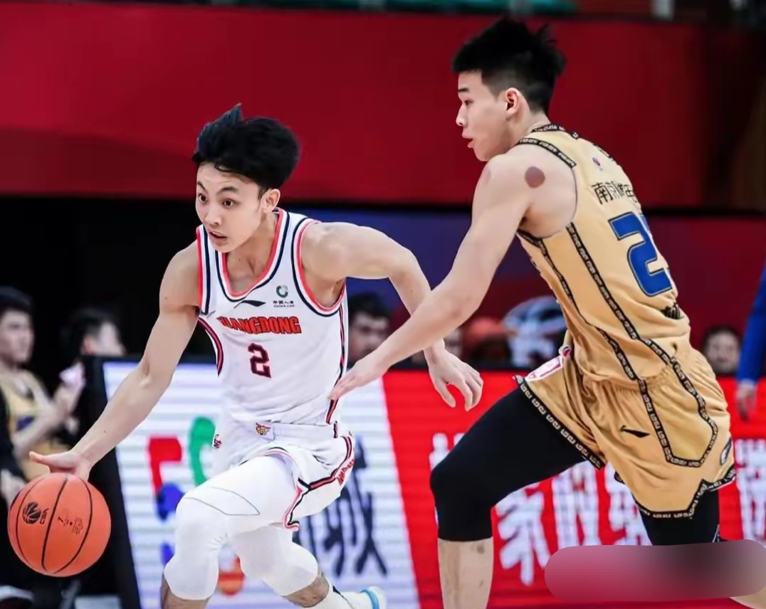 广东男篮在主场迎战丰银队，争夺胜利的简单介绍