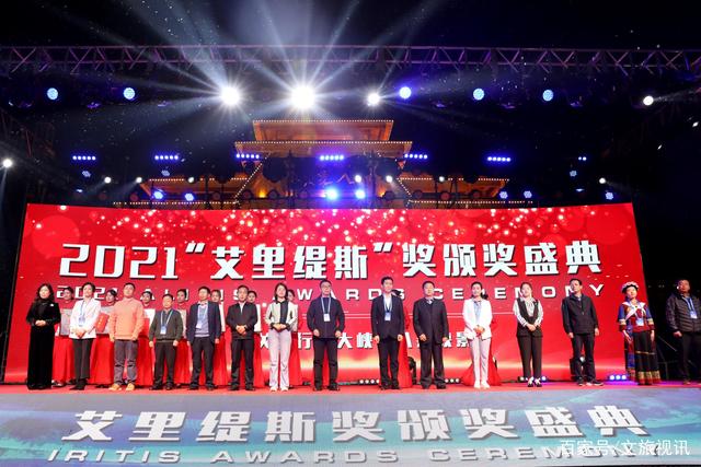 包含瑞士篮球联赛开幕典礼盛大举行，现场气氛热烈的词条
